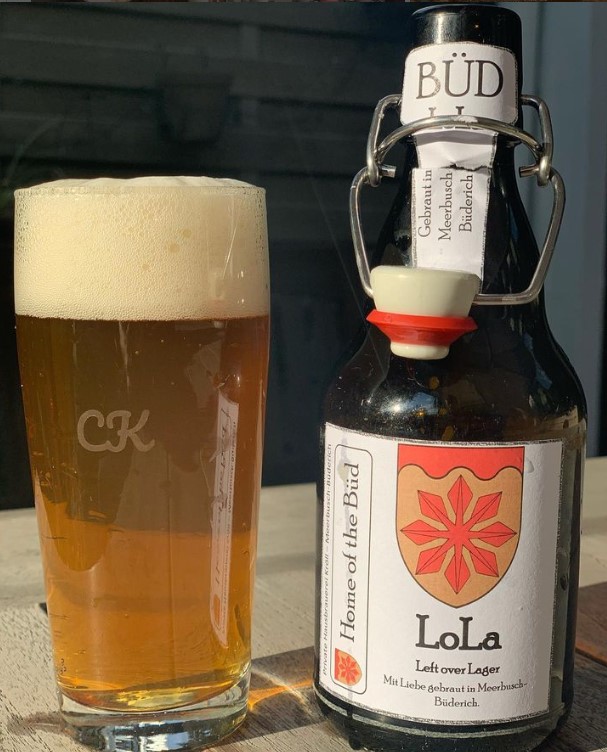 Lola Lager im 0,3l Willi Becher